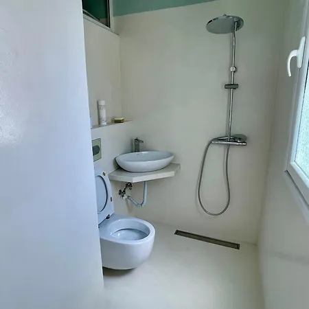 Jon 3 * Vlorë